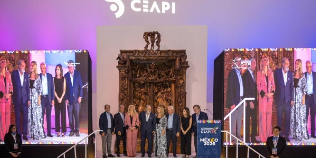 El Ing. Carlos Slim recibe Medalla de Honor de CEAPI por su trayectoria empresarial