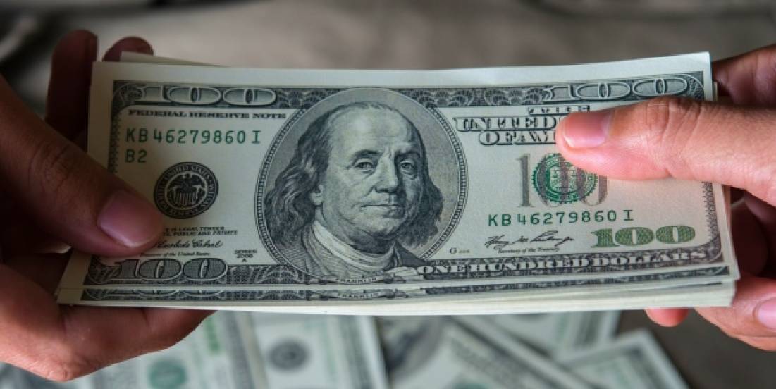 Peso gana terreno mientras se mantiene atento a la tensión en Oriente Medio