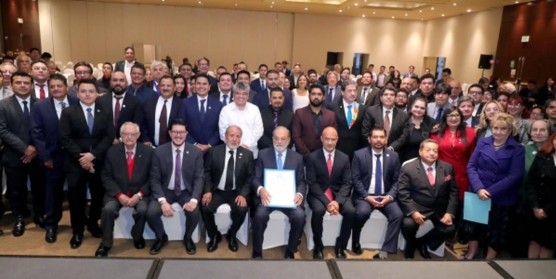 Ing. Carlos Slim recibe Premio Nacional de las Ingenierías a la Excelencia Empresarial